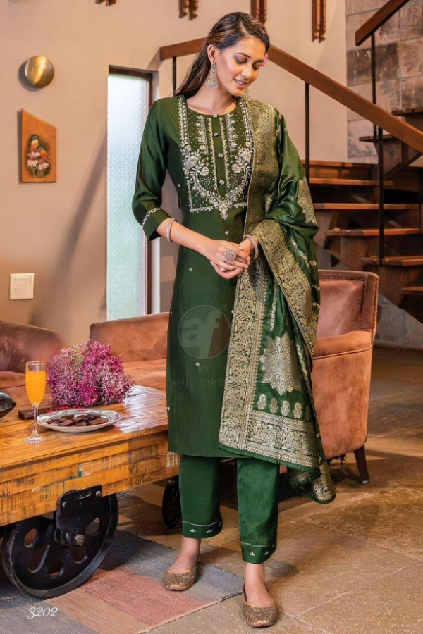 Kurti Pant Set with Embroidery Hand Work and Heavy Dupatta!