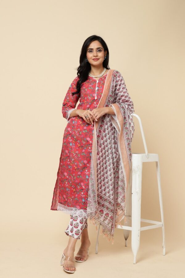 RADIANT RED: TRADITIONAL ELEGANCE IN OUR 3-PIECE KURTA DRESS