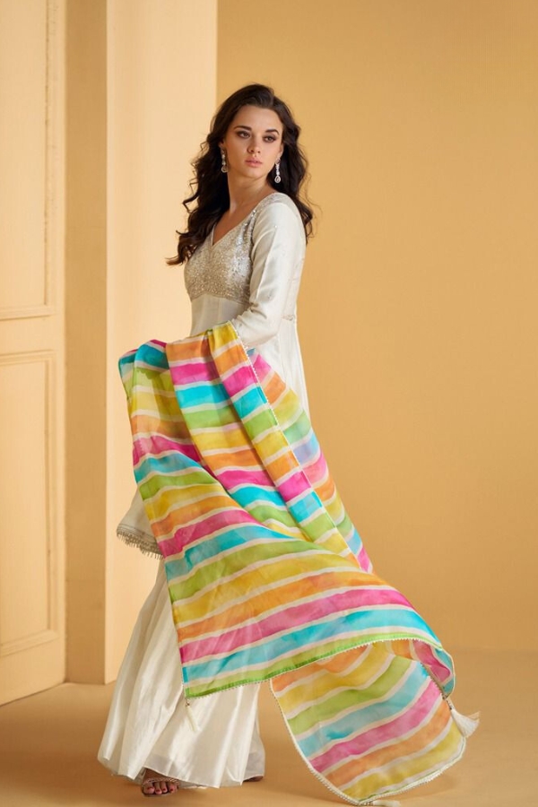 Elegant Off-White Masleen Cotton Silk Ensemble with Golden Thread Embroidery